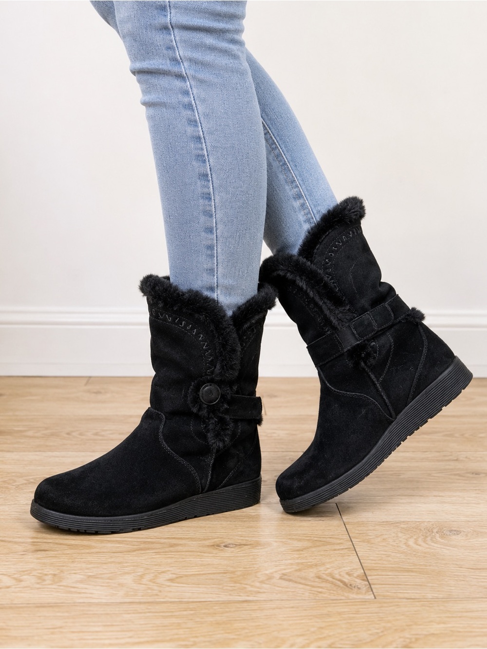 Sketchers Women’s Black Leathet Faux Fur Mid-Calf Winter Boots lined woman’s 9